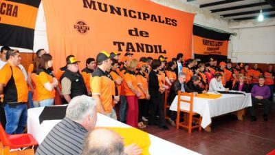 Trabajadores municipales de Tandil continúan su reclamo por el bono