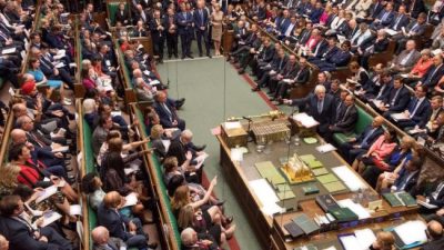 El Parlamento pone un freno al Brexit sin acuerdo