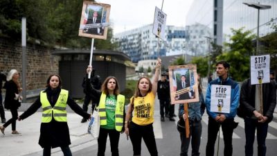 Los «descolgadores», jóvenes ecologistas contra Macron 