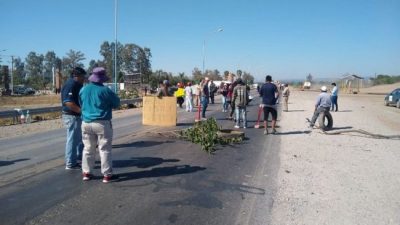 Piquetes de municipales jujeños ayer en las rutas 9 y 34