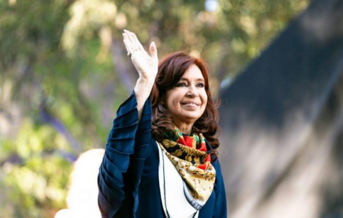 CFK en La Plata: “Acá estoy acompañando a una nueva generación de dirigentes”