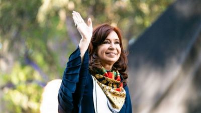 CFK en La Plata: “Acá estoy acompañando a una nueva generación de dirigentes”