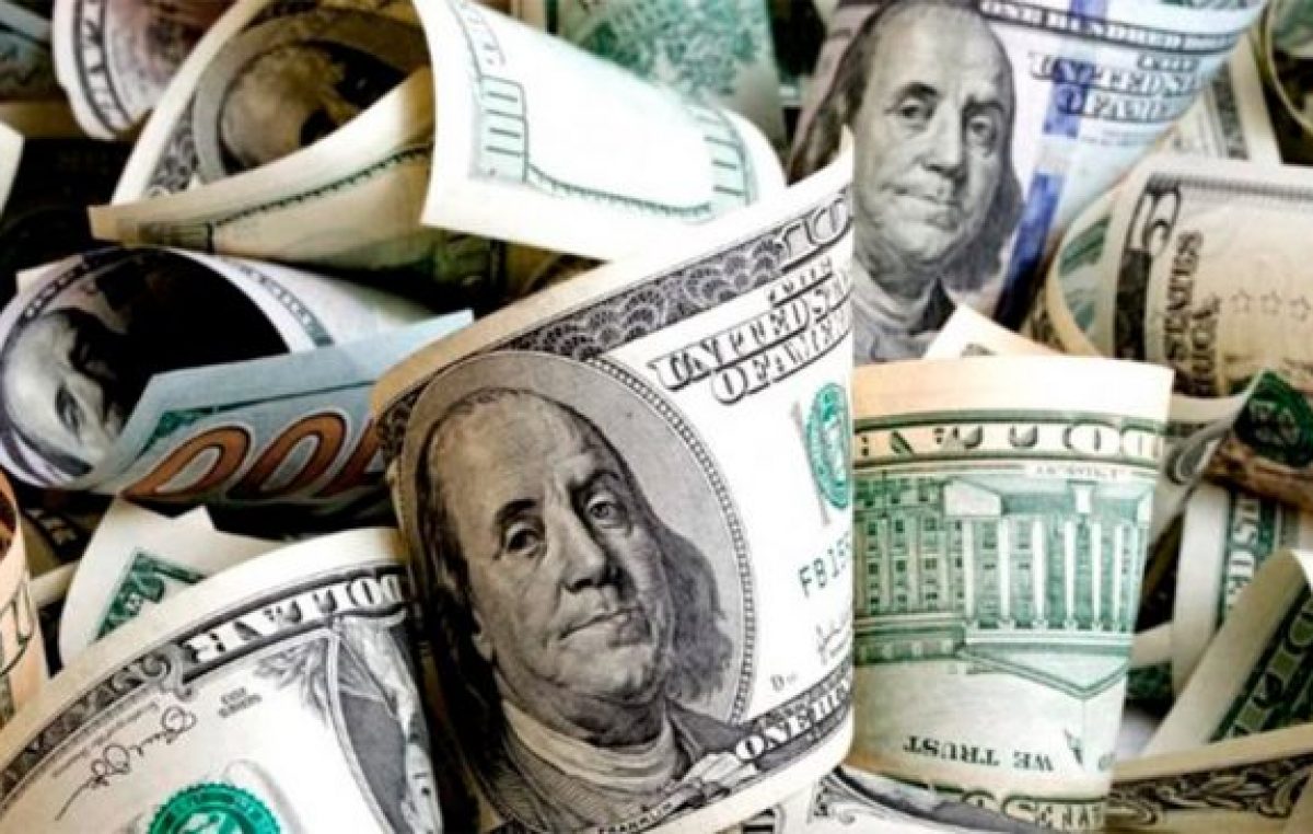 Suba del dólar: en septiembre creció un 30% la cantidad de personas que compró la divisa extranjera
