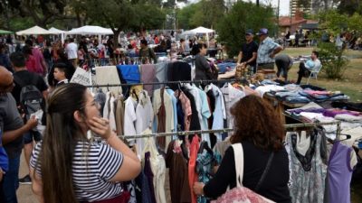 Córdoba: Por la crisis la feria del parque Las Heras llegó a los 5 mil puestos, y ya no quedan lugares