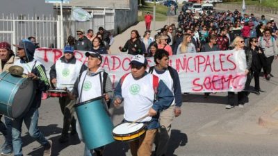 Municipales de Centenario no se rinden y piden una suba en los salarios