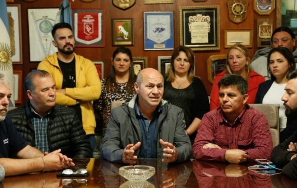 El intendente de Ensenada rompió la alcancía y anunció un bono récord de 32 mil pesos para los municipales