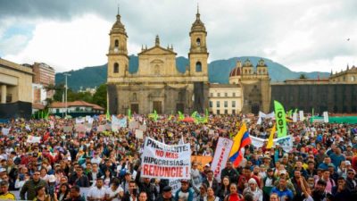 Con marchas masivas, Colombia se sube a la ola chilena