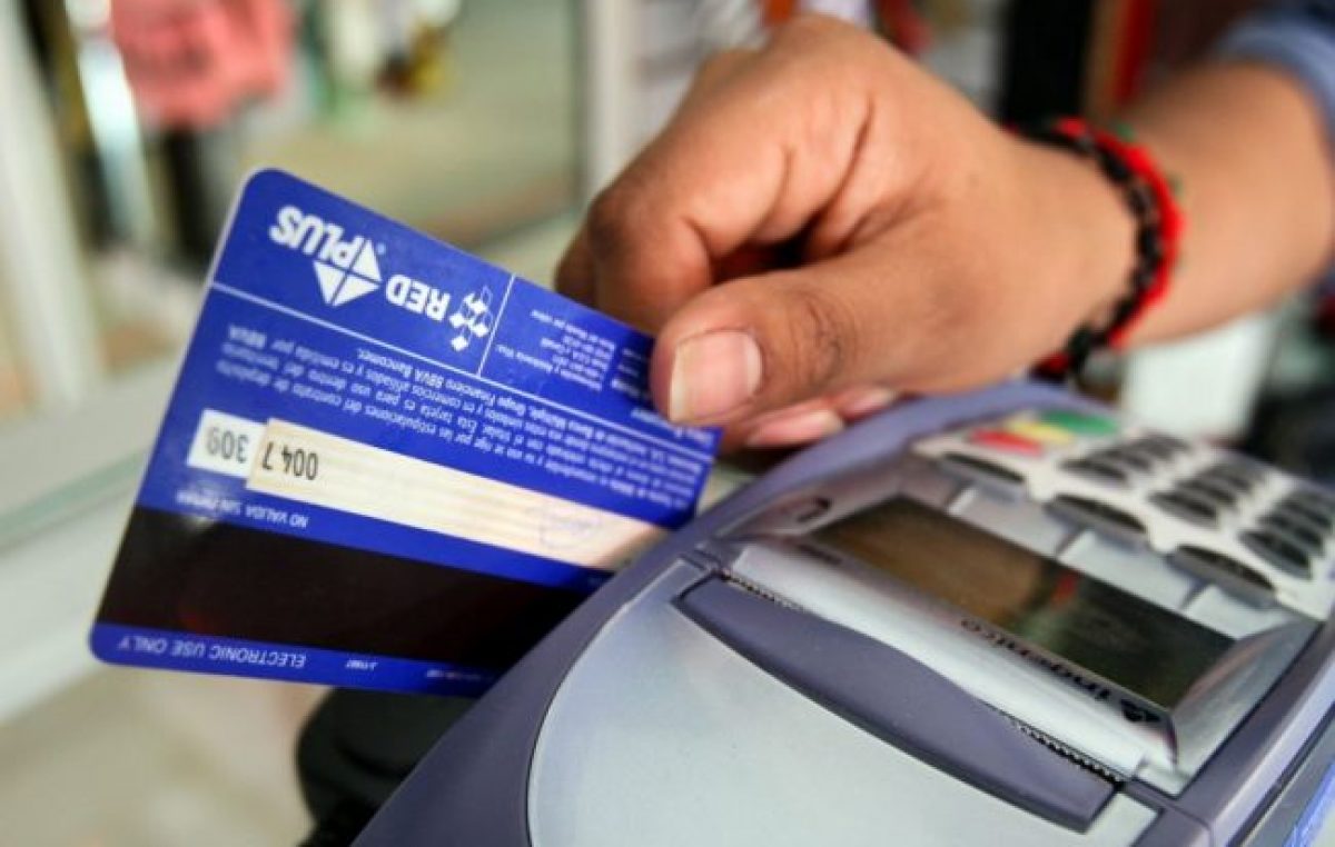 En derrumbe: por la crisis, hay un millón menos de tarjetas de crédito