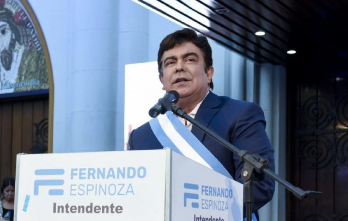 En su primera medida como intendente, Espinoza anunció un bono de 12.750 pesos para municipales de La Matanza