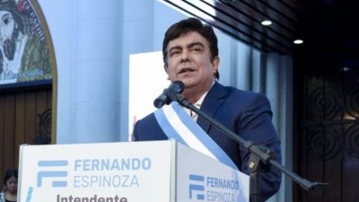 En su primera medida como intendente, Espinoza anunció un bono de 12.750 pesos para municipales de La Matanza