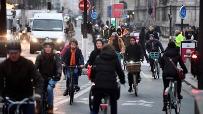 Otro día de huelga del transporte en Francia contra la reforma previsional