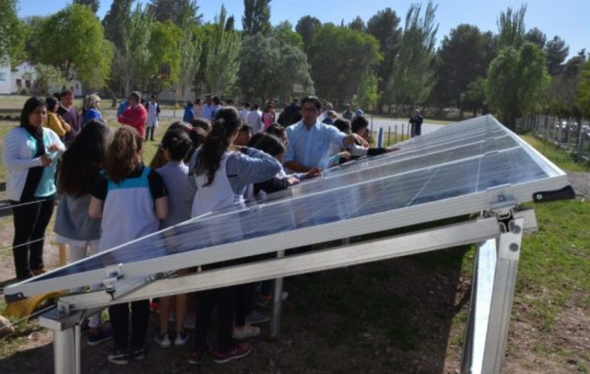 Centenario tiene la primera escuela urbana con paneles solares