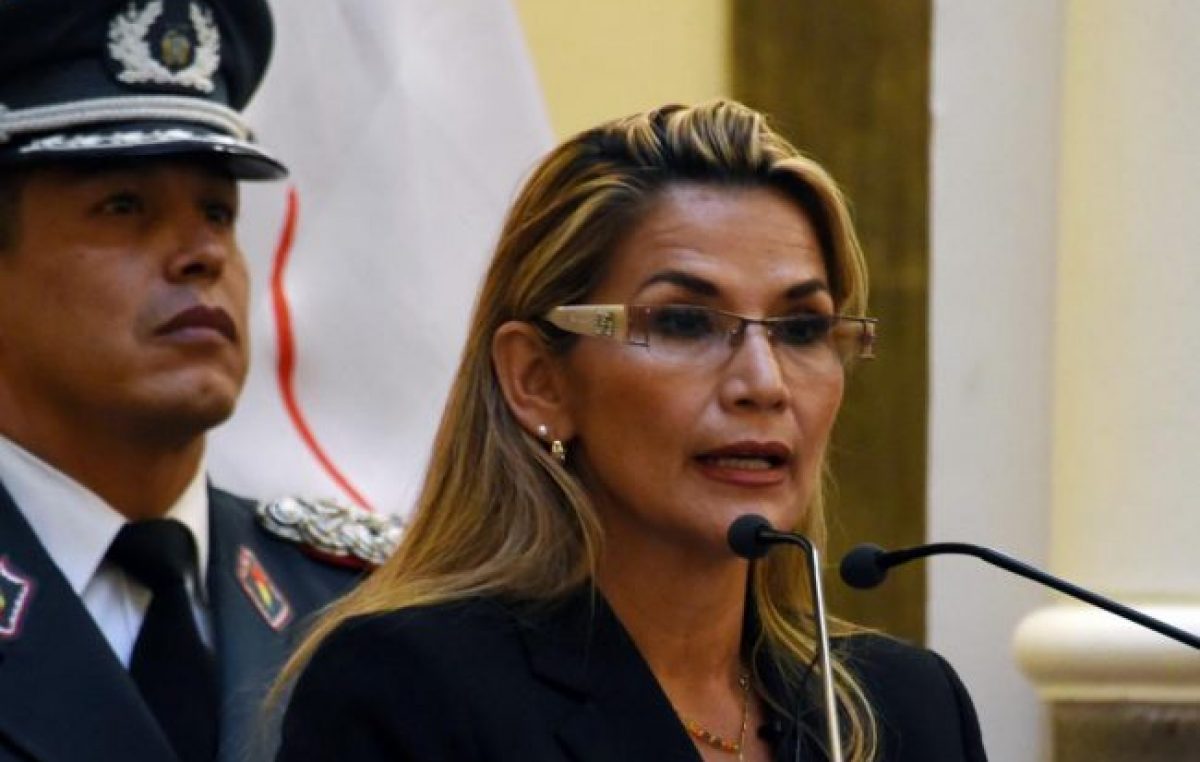 La presidenta de facto de Bolivia, Jeanine Áñez, pidió la renuncia de todo su gabinete