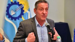 El gobernador de Chubut les recortará regalías hídricas a algunos municipios