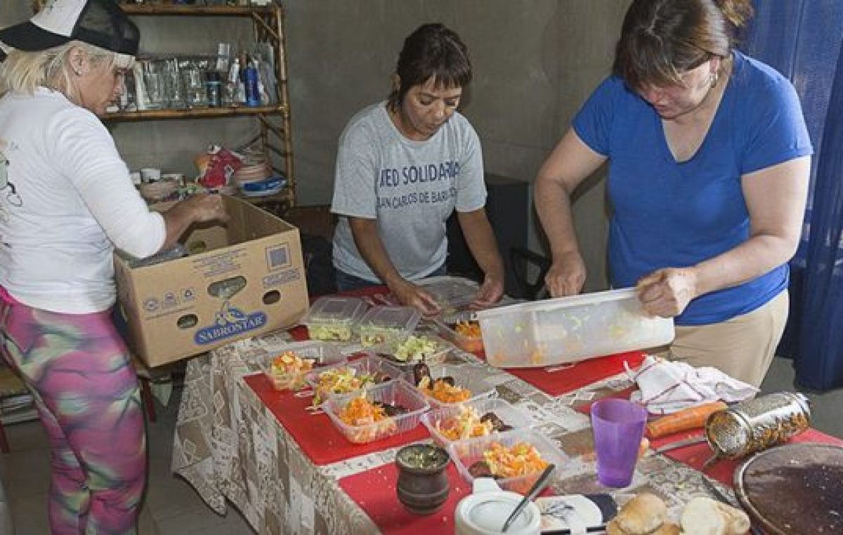 Bariloche: La Olla Ambulante lleva el almuerzo al Vertedero, realidad que moviliza y duele