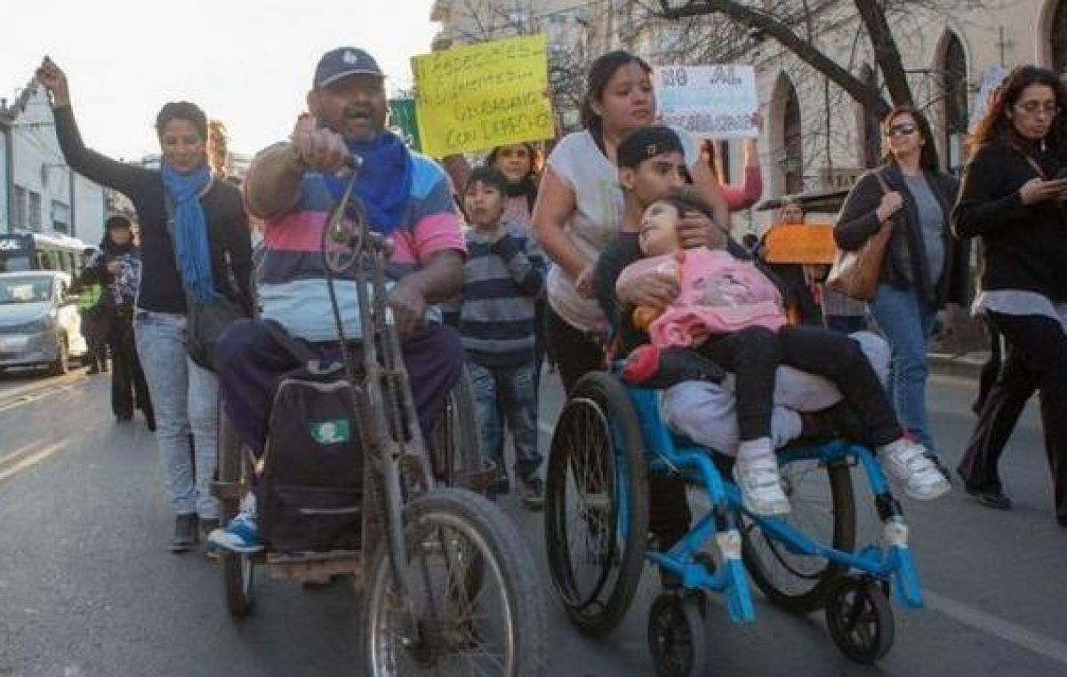 Millonaria deuda de Macri podría paralizar prestaciones vitales para discapacitados