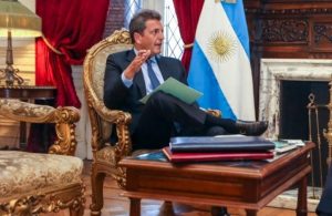 Massa: «Hay funcionarios del gobierno anterior que se quedan como okupas»