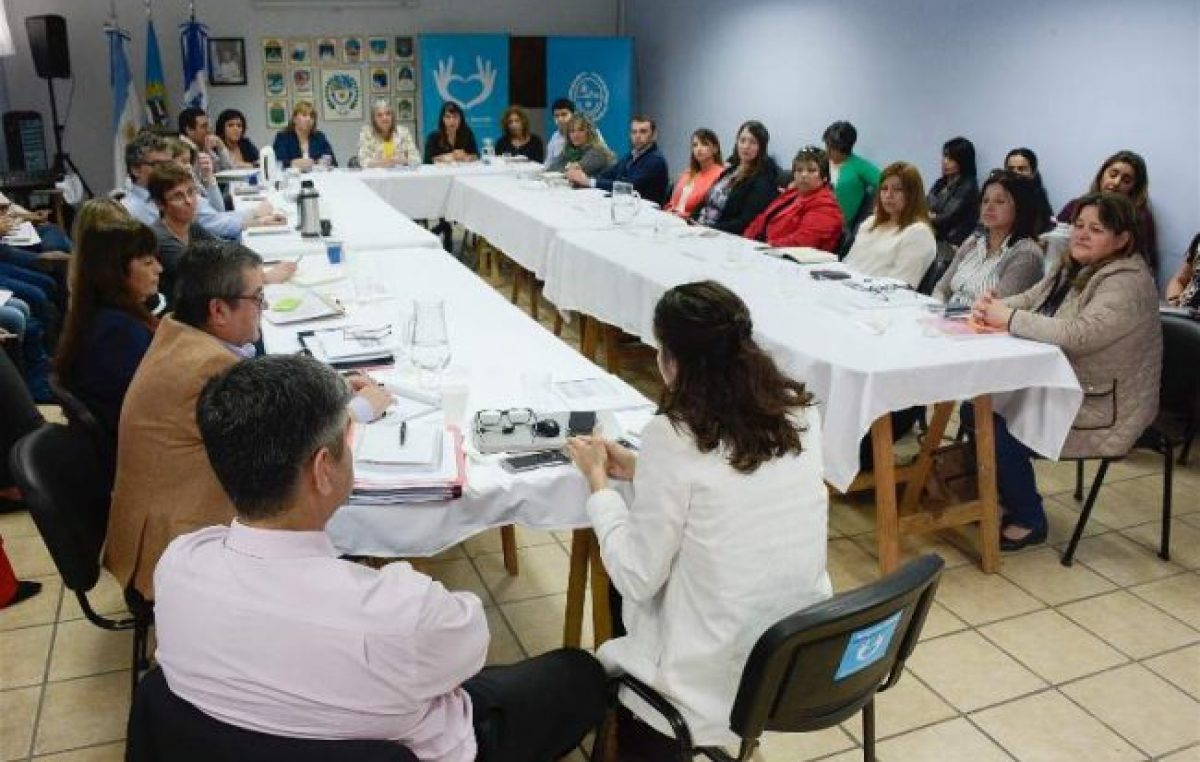 Evaluaron la acción social en cada municipio santacruceño: Quieren reforzar seguridad alimentaria y las líneas de niñez