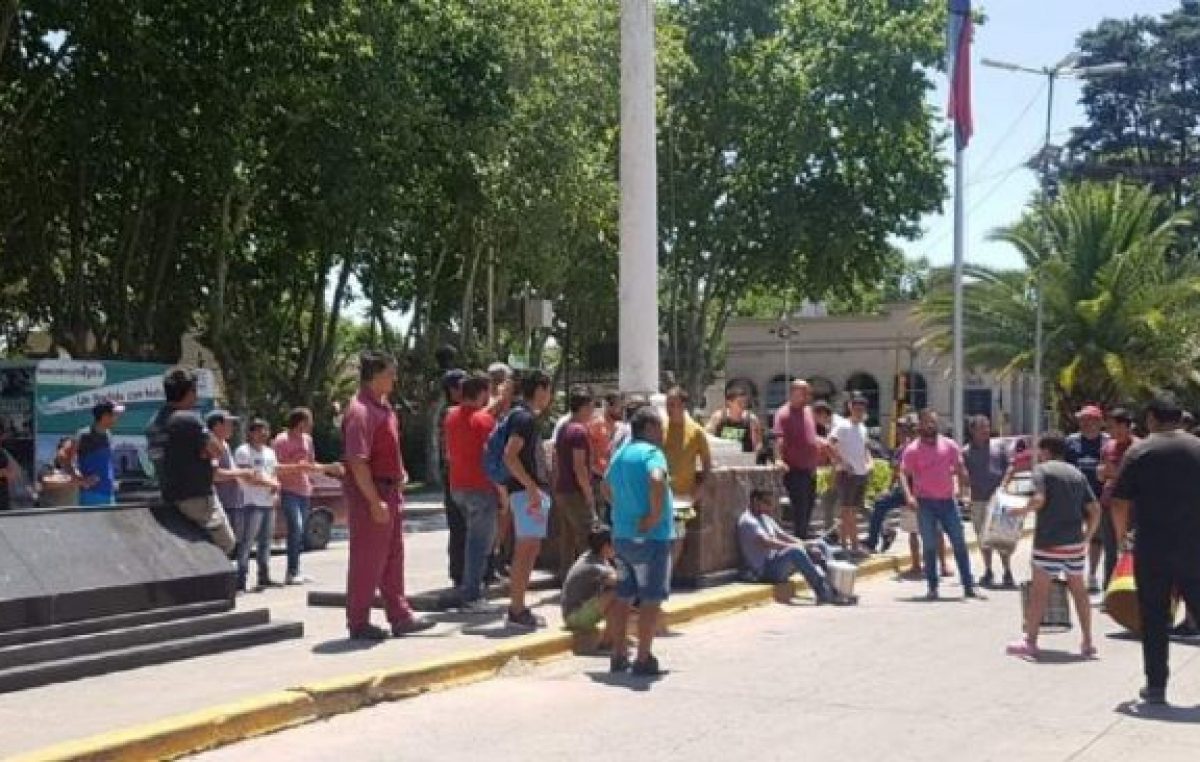 Los municipales de San Vicente protestan por los 100 cesanteados: creen que hay nuevos contratados