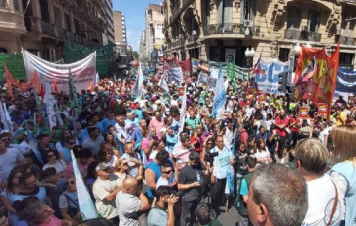 Rosario: Masiva marcha local en repudio a la misión del FMI