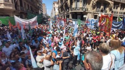 Rosario: Masiva marcha local en repudio a la misión del FMI