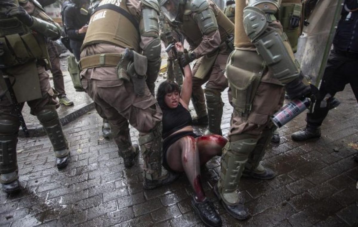 Casi 700 golpizas de uniformados durante las protestas en Chile