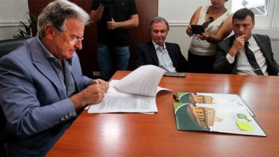 La provincia de Entre Ríos firmó convenios de transporte con seis municipios