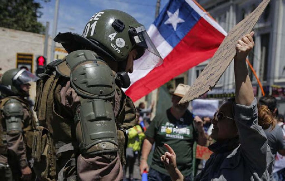 Piñera denunció «demasiada violencia» en Chile y carabineros reforzó su operativo policial
