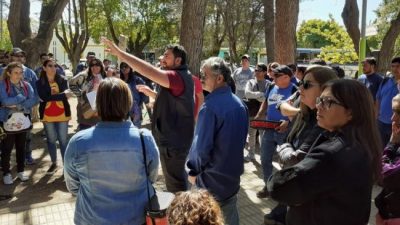 Municipales de Centenario responden con paro y amenazan con cortes de ruta