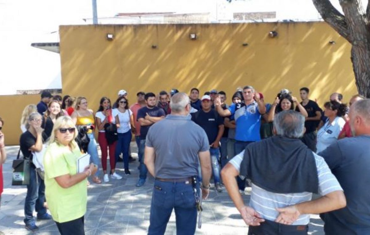 Protesta de empleados municipales en Río Ceballos