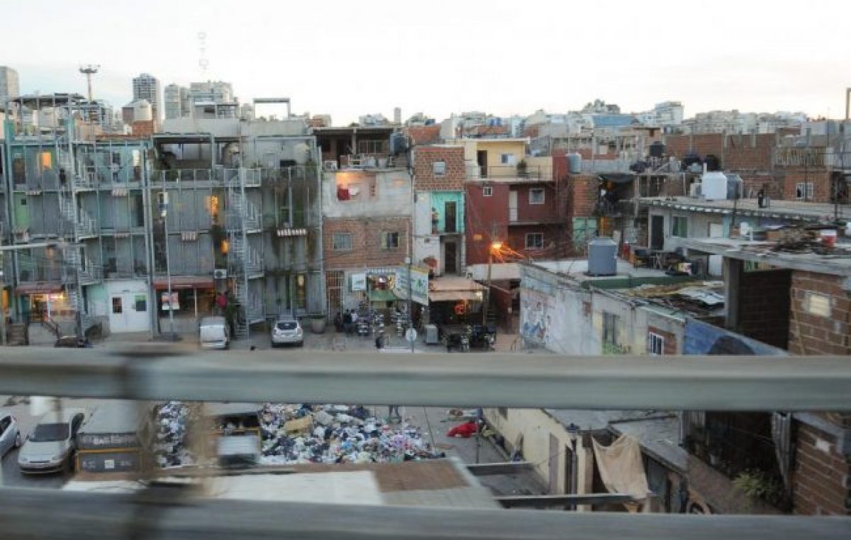 Faltan agua y medidas sanitarias en las villas porteñas