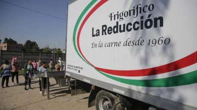 Un frigorífico tucumano regala 3.500 kilos de carne por semana porque «hay que ayudar, no ganar plata»