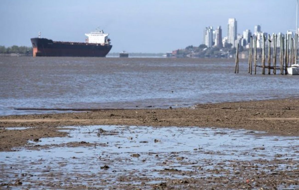 Preocupa la histórica bajante del río Paraná y tensa la relación con Brasil