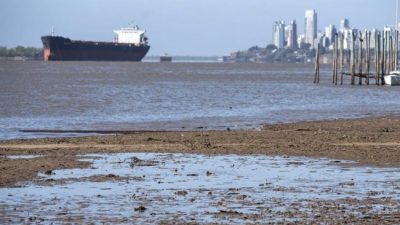 Preocupa la histórica bajante del río Paraná y tensa la relación con Brasil