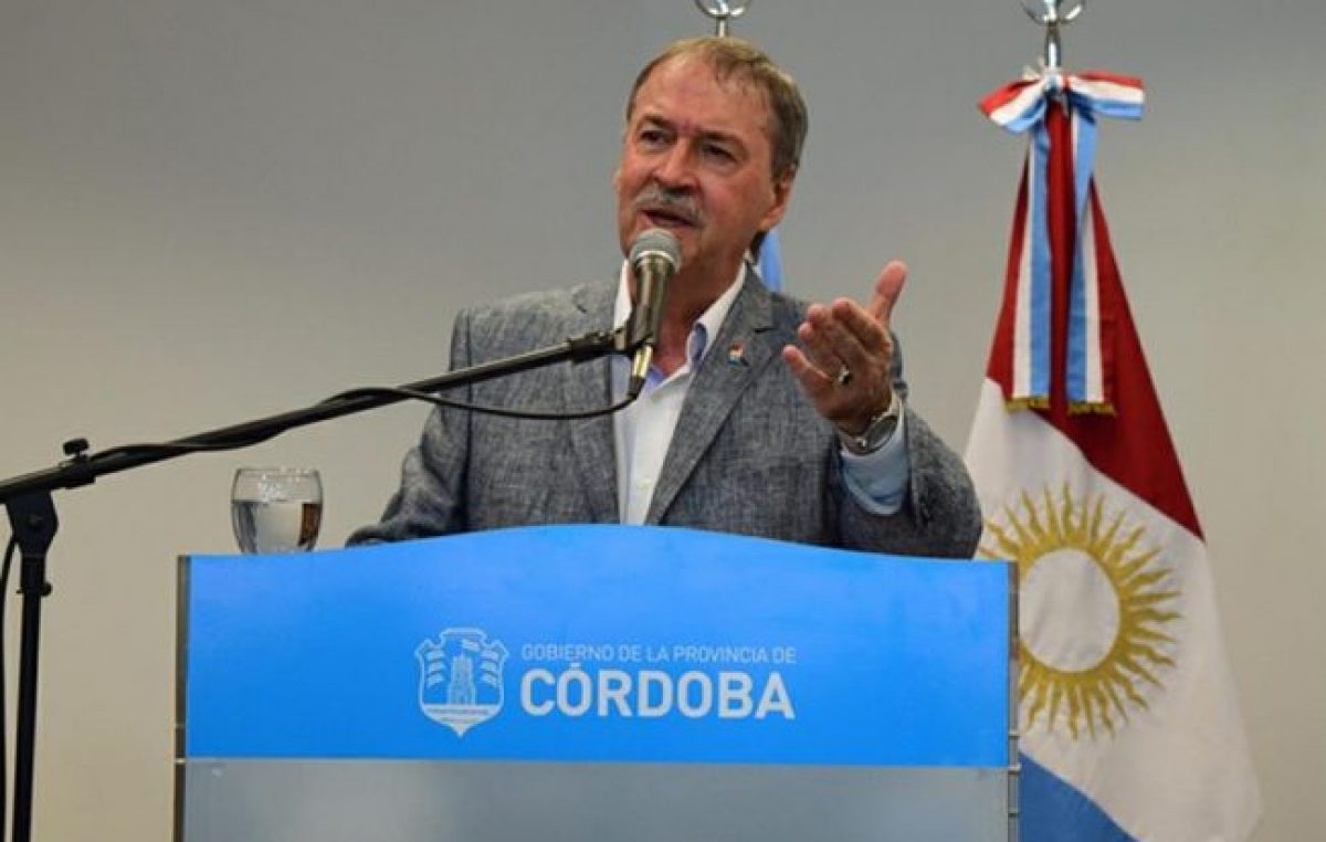 El gobernador de Córdoba anunció que eximirá a los municipios del pago de deuda por cuatro meses