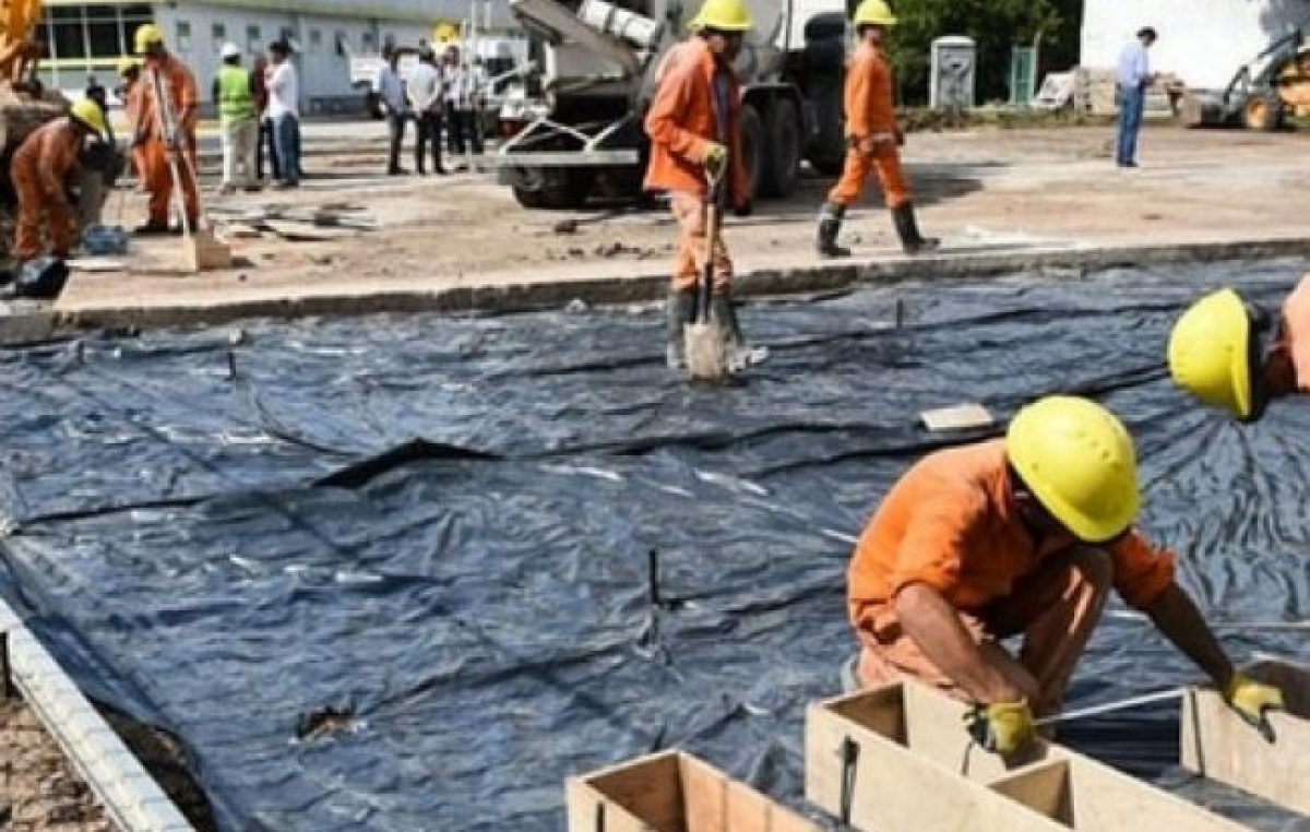 En medio de la crisis por la pandemia, el Gobierno refuerza un plan de obras públicas para municipios de todo el país