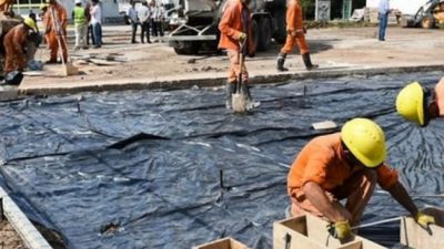 En medio de la crisis por la pandemia, el Gobierno refuerza un plan de obras públicas para municipios de todo el país