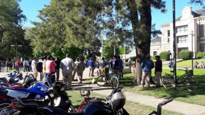Paro de trabajadores municipales en Gálvez