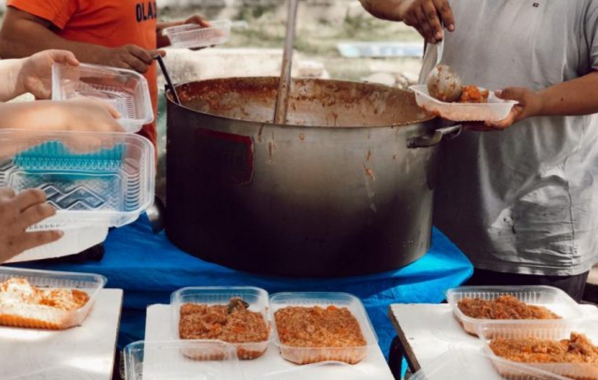 Una parroquia de La Plata tiene 2 mil familias en lista de espera “para comer” 