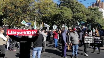 Municipales de Córdoba se movilizaron hacia el Palacio 6 de Julio contra los recortes