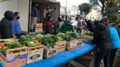 Solidaridad ante la pandemia: una verdulería repartió 365 cajones de mercadería en barrios más humildes