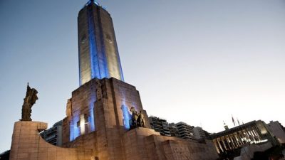 En Rosario, conectarán virtualmente al Presidente para que tome el juramento a la Bandera