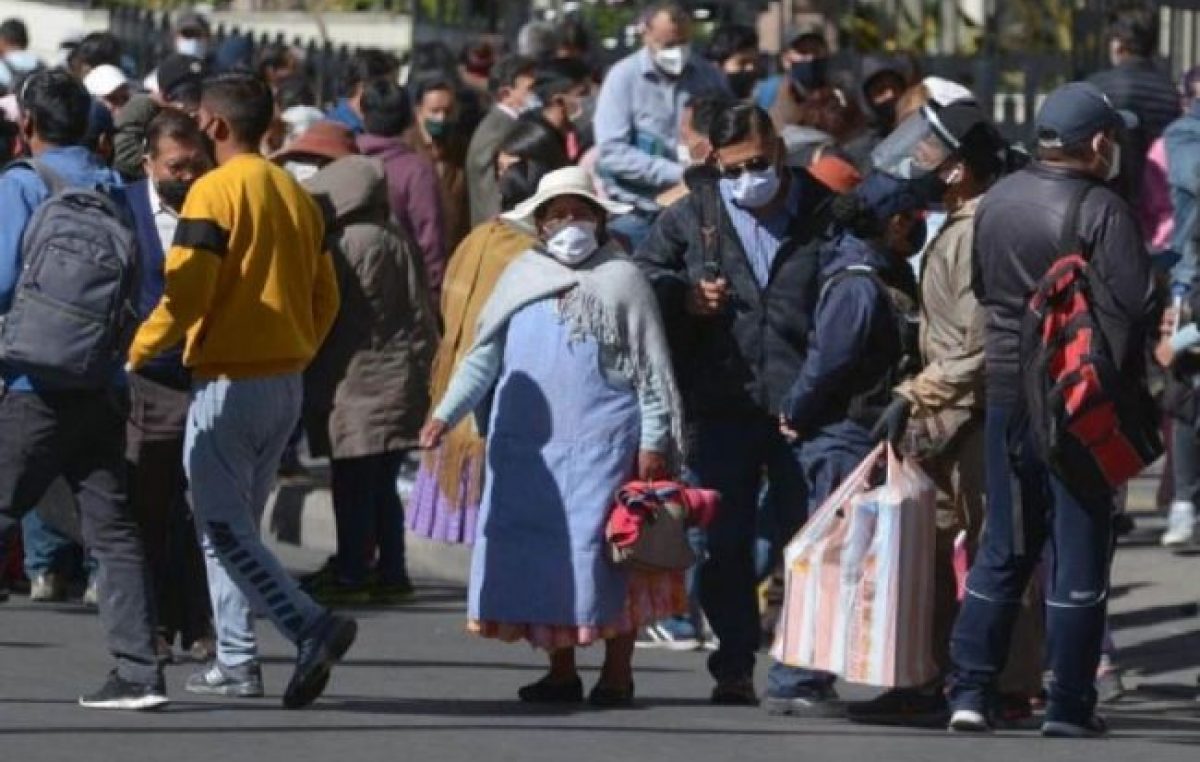 En Bolivia cierran hospitales por falta de insumos