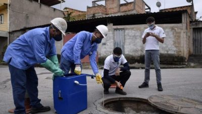 En plena pandemia de coronavirus, Jair Bolsonaro avanza con la privatización del agua