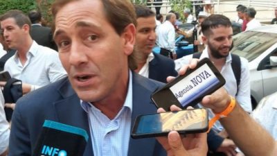 La Plata: Crece la pulseada Kicillof-Garro con denuncia penal en crisis por despidos