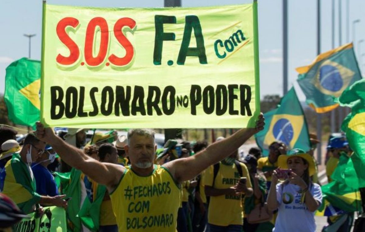 Marchas en Brasil en medio del descontrol de la pandemia
