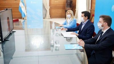 De Pedro firmó acuerdos de asistencia financiera con las municipalidades de Córdoba, Rosario y Salta