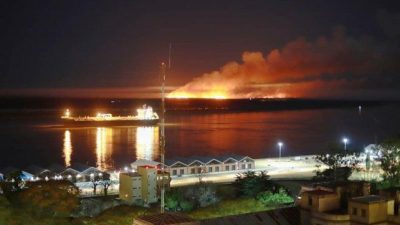 Una noche de incendios fuera de control en las islas frente a Rosario