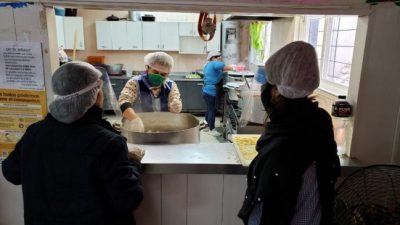 Ciudad de Buenos Aires: más de 300 mil personas piden ayuda en comedores, el triple que hace 3 meses