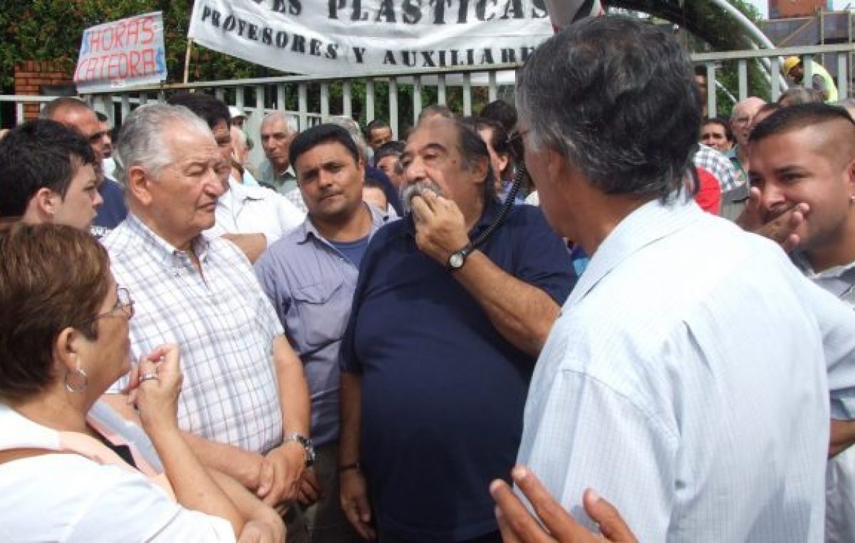 Lanús: Municipales piden la reincorporación de trabajadores despedido